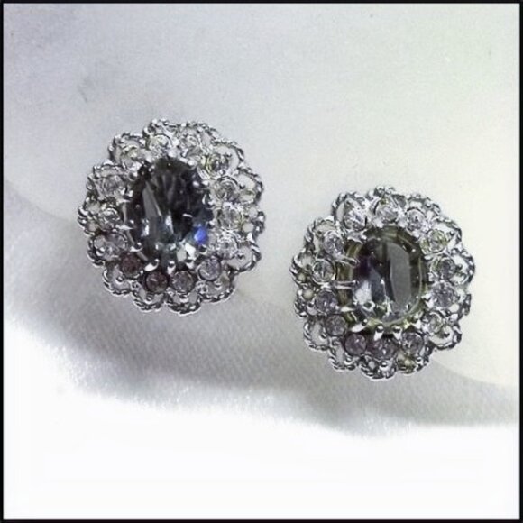 1950s Petite Silver Lace Grey Crystal Vintage Clip Earrings - Picture 1 of 4